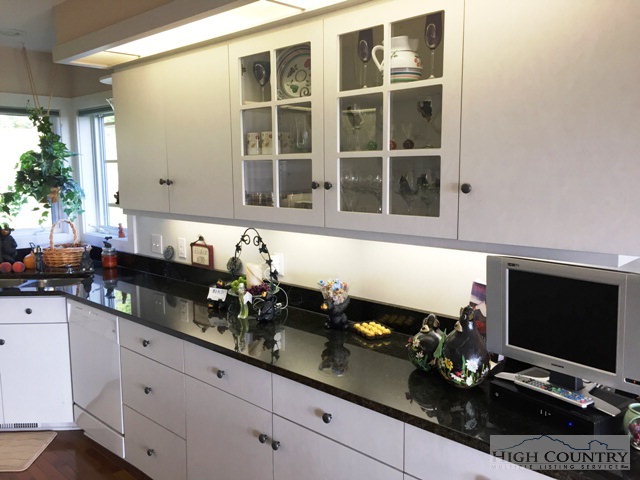 437 Skiview Road Seven Devils, NC 28604 - Photo 17 of 20 Gallery Image 17