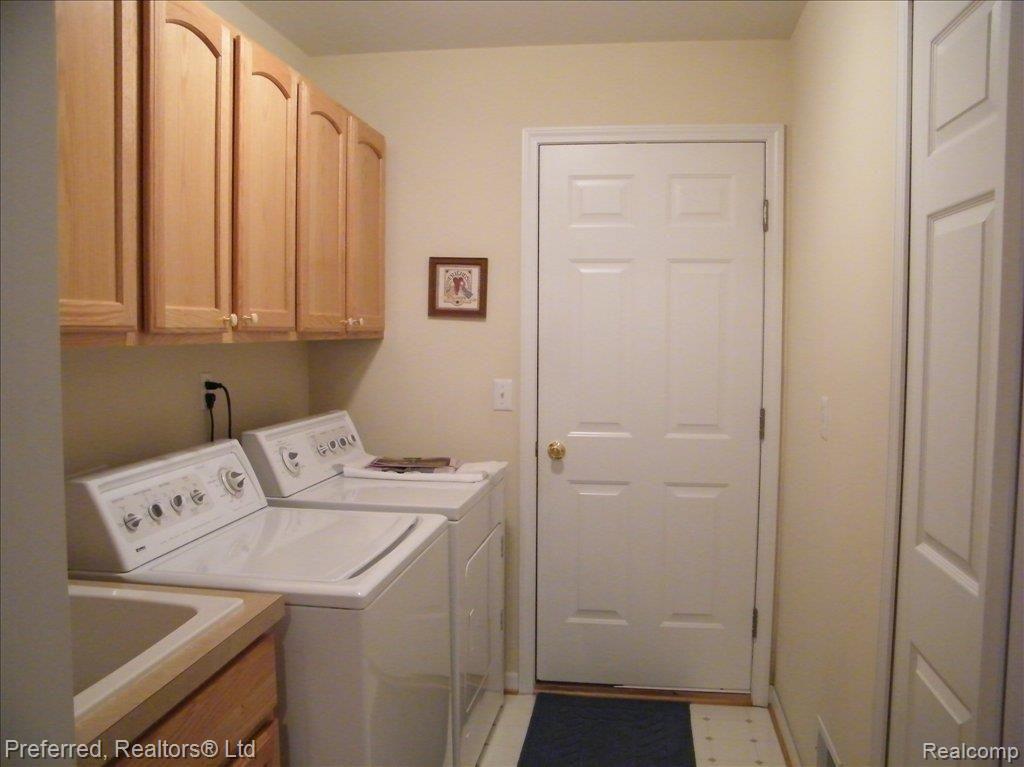 20751 Inverness Lane, Unit 8 Taylor, MI 48180 - Photo 5 of 13 Laundry