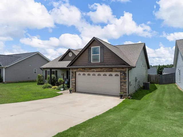 $274,900 | 253 Highland Spgs Loop, Inman, SC 29349