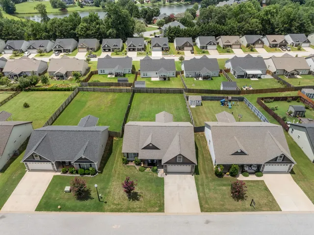 $274,900 | 253 Highland Spgs Loop, Inman, SC 29349