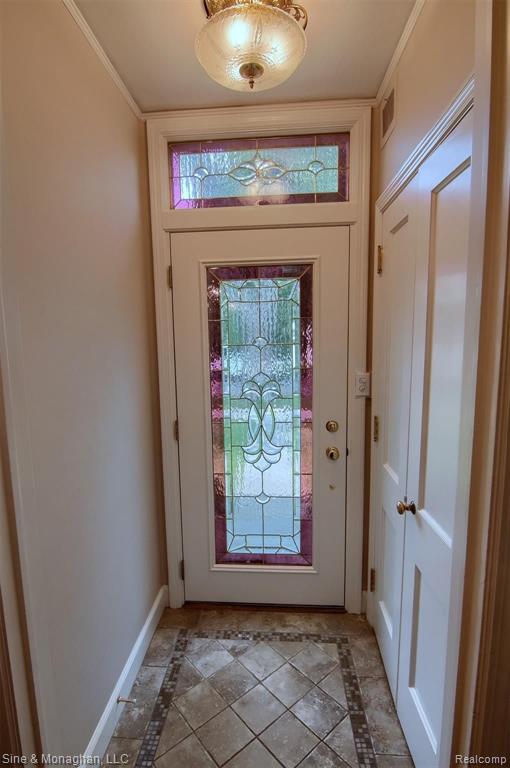 389 Merriweather Road Grosse Pointe Farms, MI 48236 - Photo 3 of 33