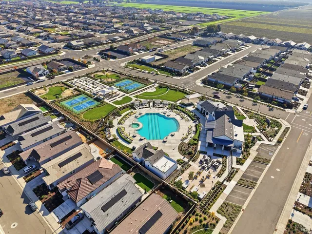 $575,000 | 2100 Lark Way, Dixon, CA 95620