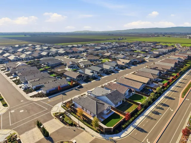 $575,000 | 2100 Lark Way, Dixon, CA 95620