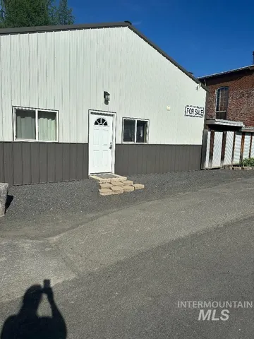 $460,000 | 112 Main Street, Elk River, ID 83827
