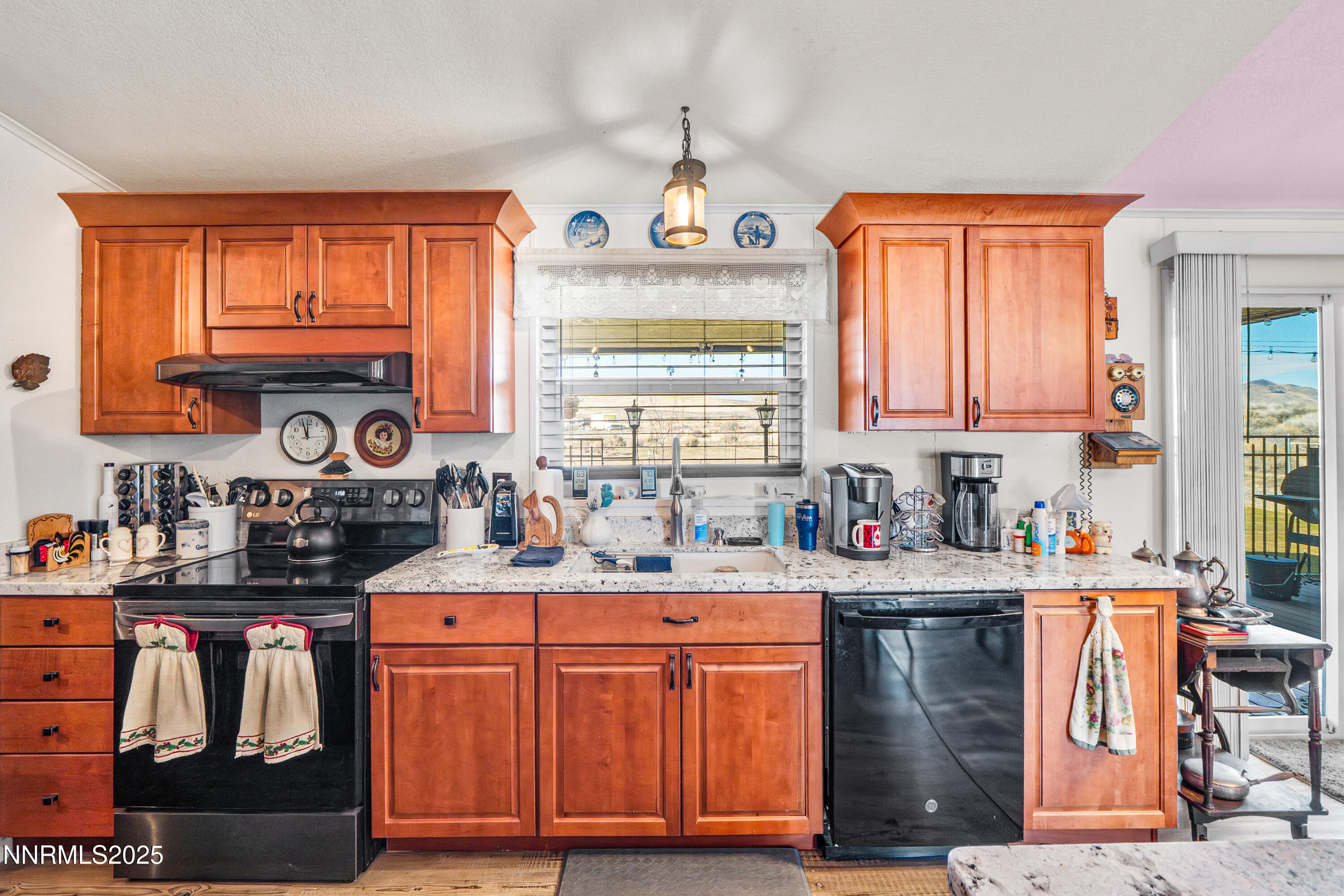 8975 Diamond Drive Winnemucca, NV 89445 - Photo 10 of 46 Kitchen
