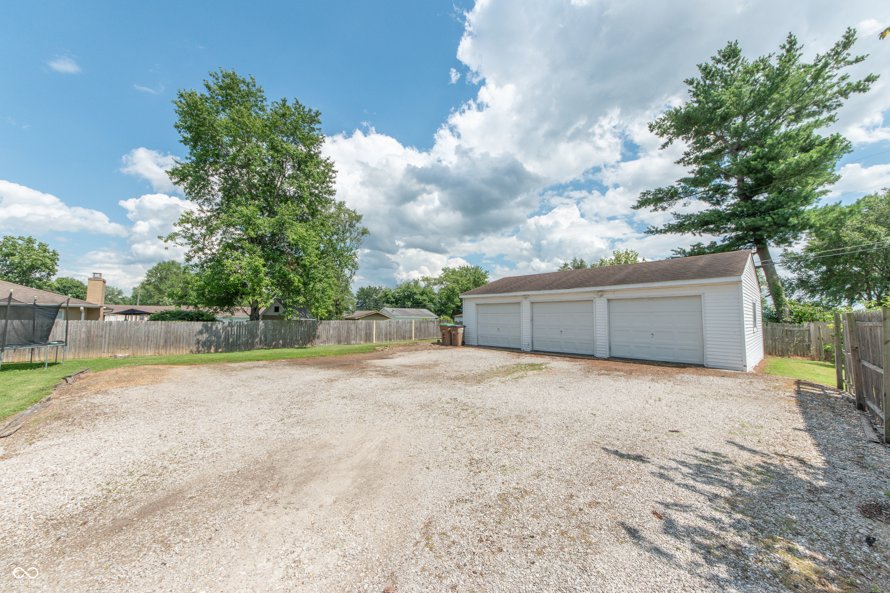 649 Collier Street Columbus, IN 47201 - Photo 4 of 28