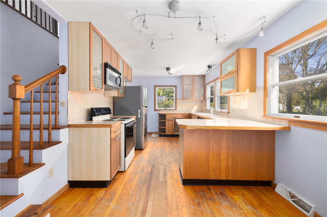 720 S Road South Kingstown, RI 02879 - Photo 14 of 33 Kitchen