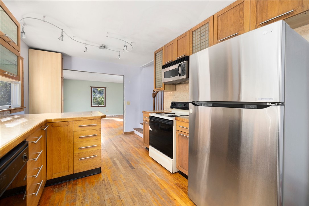 720 S Road South Kingstown, RI 02879 - Photo 16 of 33 Kitchen