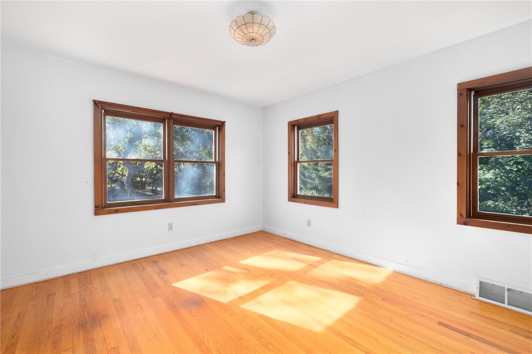 720 S Road South Kingstown, RI 02879 - Photo 27 of 33 Second Floor Bedroom 2