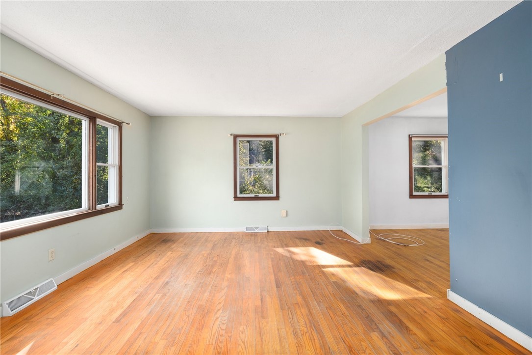 720 S Road South Kingstown, RI 02879 - Photo 7 of 33 Living Room