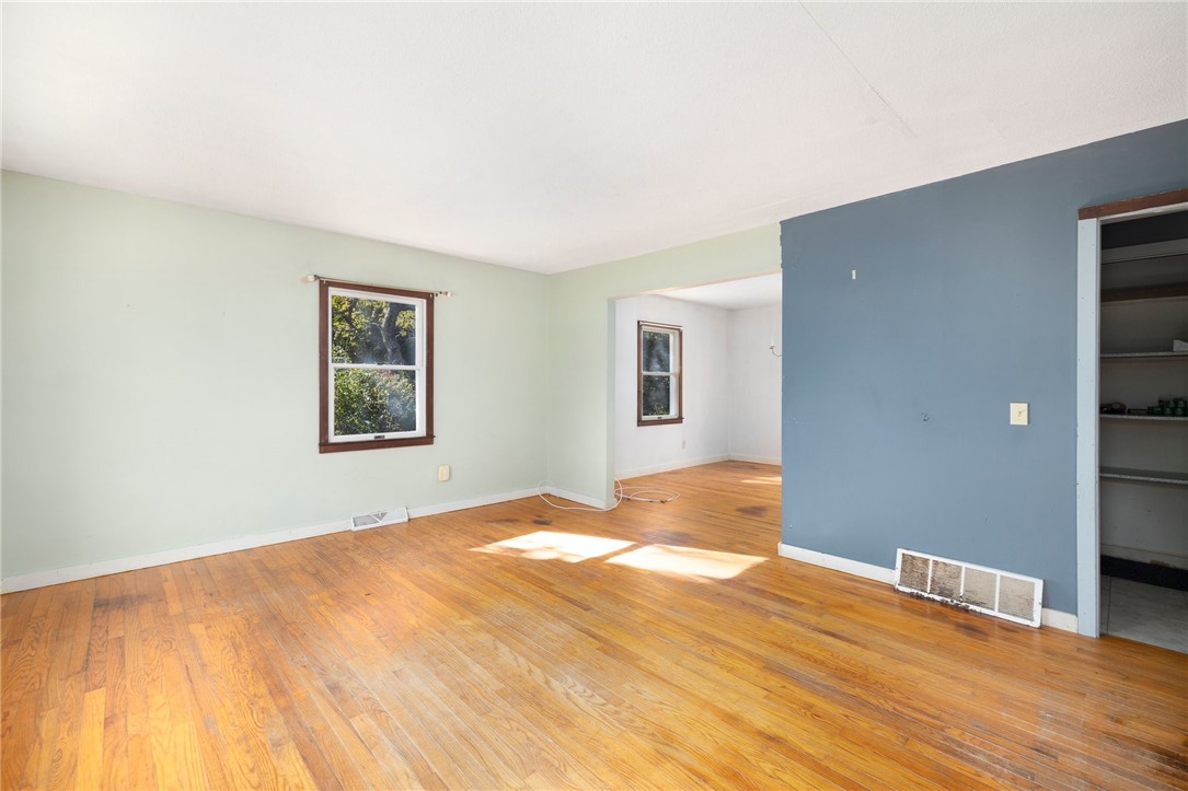 720 S Road South Kingstown, RI 02879 - Photo 8 of 33 Living Room