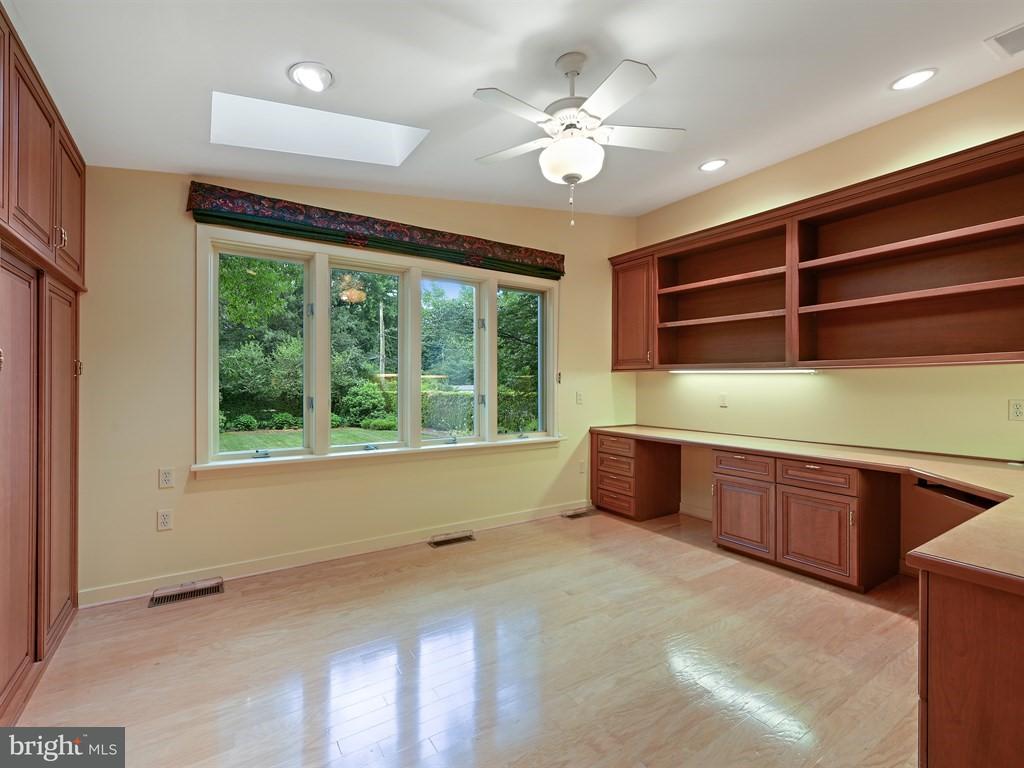 355 Oaklyn Road Lebanon, PA 17042 - Photo 17 of 28 Owners' suite studio