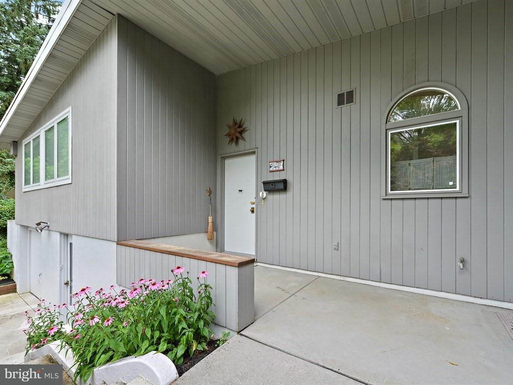 355 Oaklyn Road Lebanon, PA 17042 - Photo 3 of 28 Facade