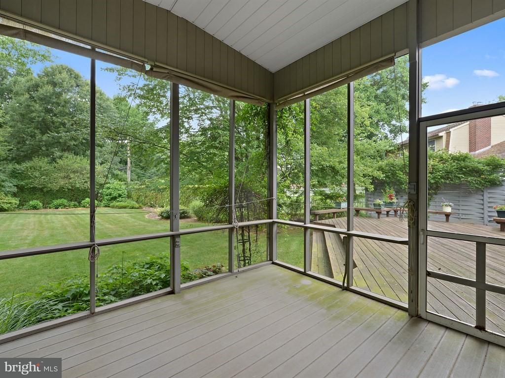 355 Oaklyn Road Lebanon, PA 17042 - Photo 24 of 28 Screeded porch