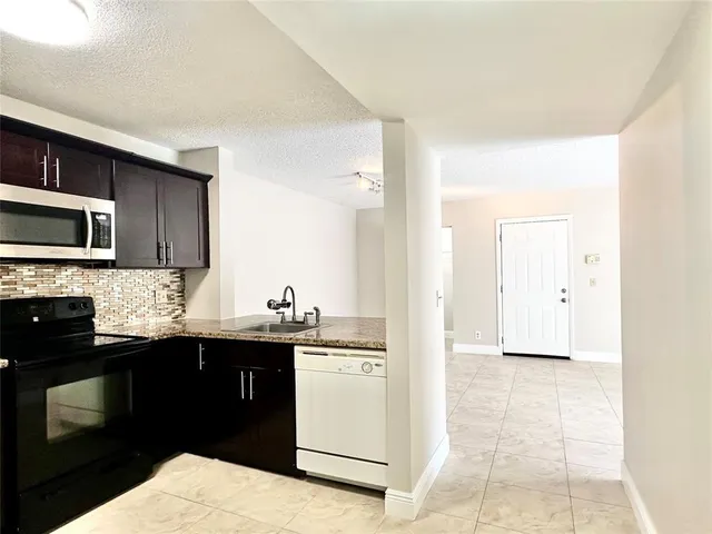 $2,700 | 10741 Cleary Boulevard, Unit 102, Plantation, FL 33324