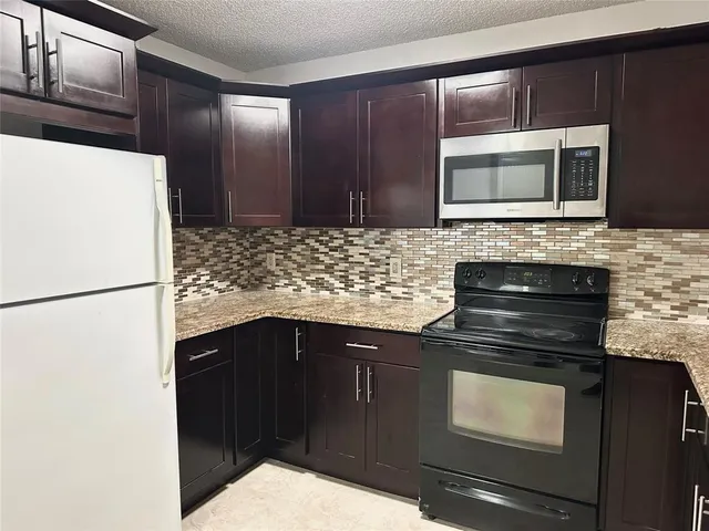 $2,700 | 10741 Cleary Boulevard, Unit 102, Plantation, FL 33324