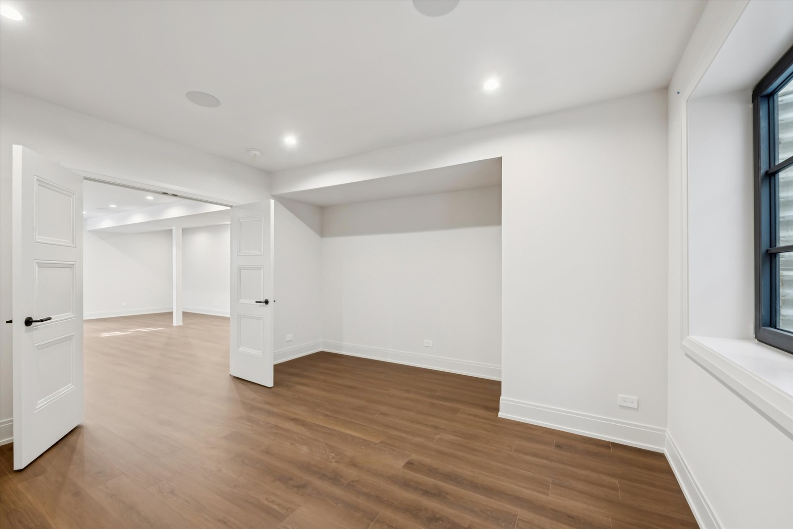 377 Prairie Avenue Elmhurst, IL 60126 - Photo 50 of 64 wooden floor in an empty room