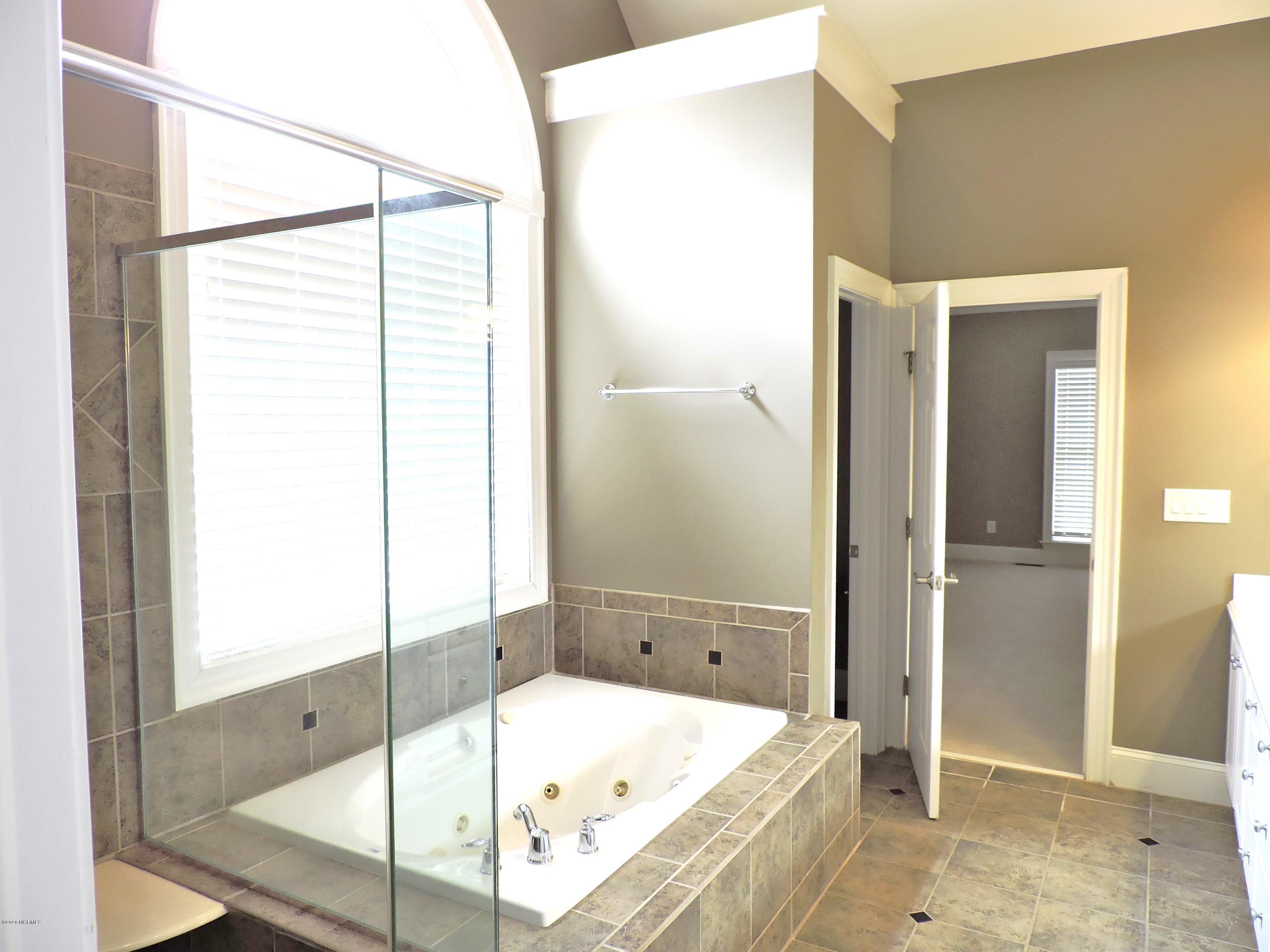 800 Compton Road Greenville, NC 27858 - Photo 36 of 41 Masterbath View