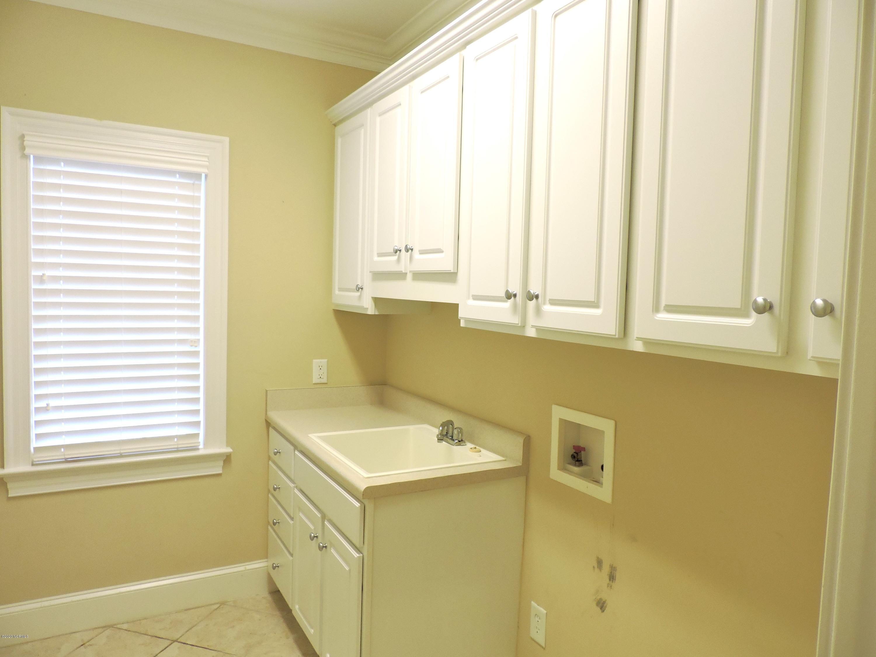 800 Compton Road Greenville, NC 27858 - Photo 39 of 41 Laundry Room View