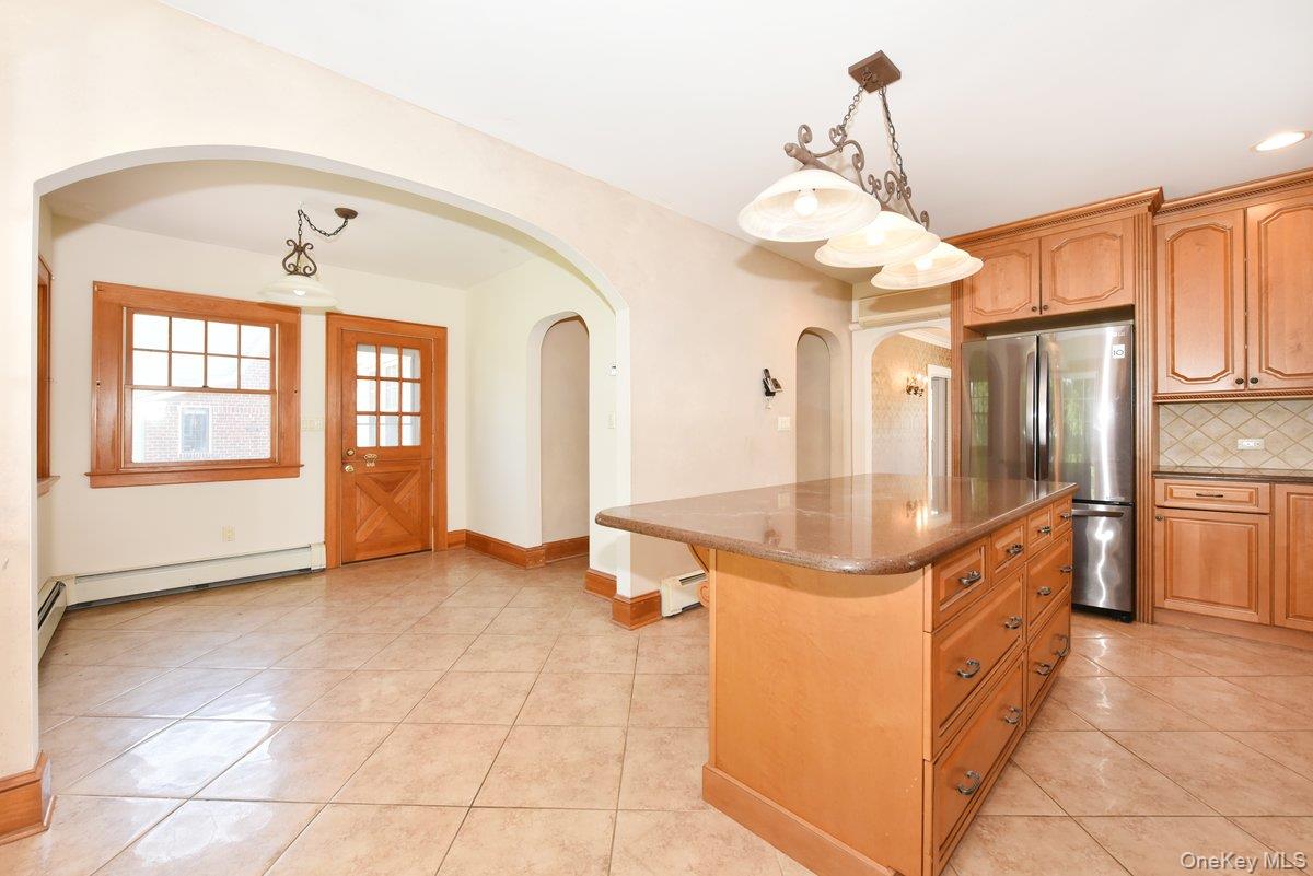 182 Ferncroft Road Mineola, NY 11501 - Photo 14 of 25 Gallery Image 14