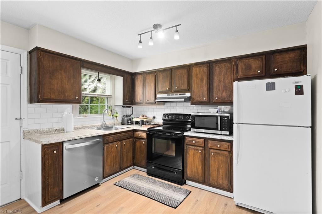 1007 Robinhood Road, Unit C High Point, NC 27262 - Photo 13 of 26