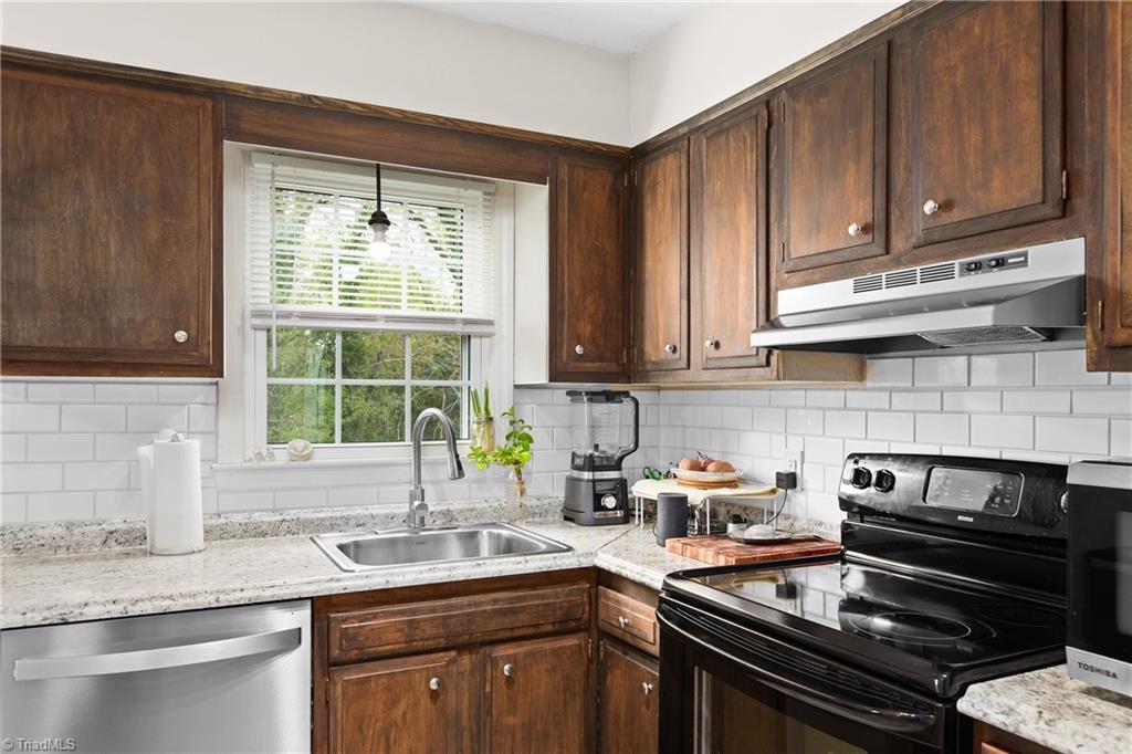 1007 Robinhood Road, Unit C High Point, NC 27262 - Photo 14 of 26