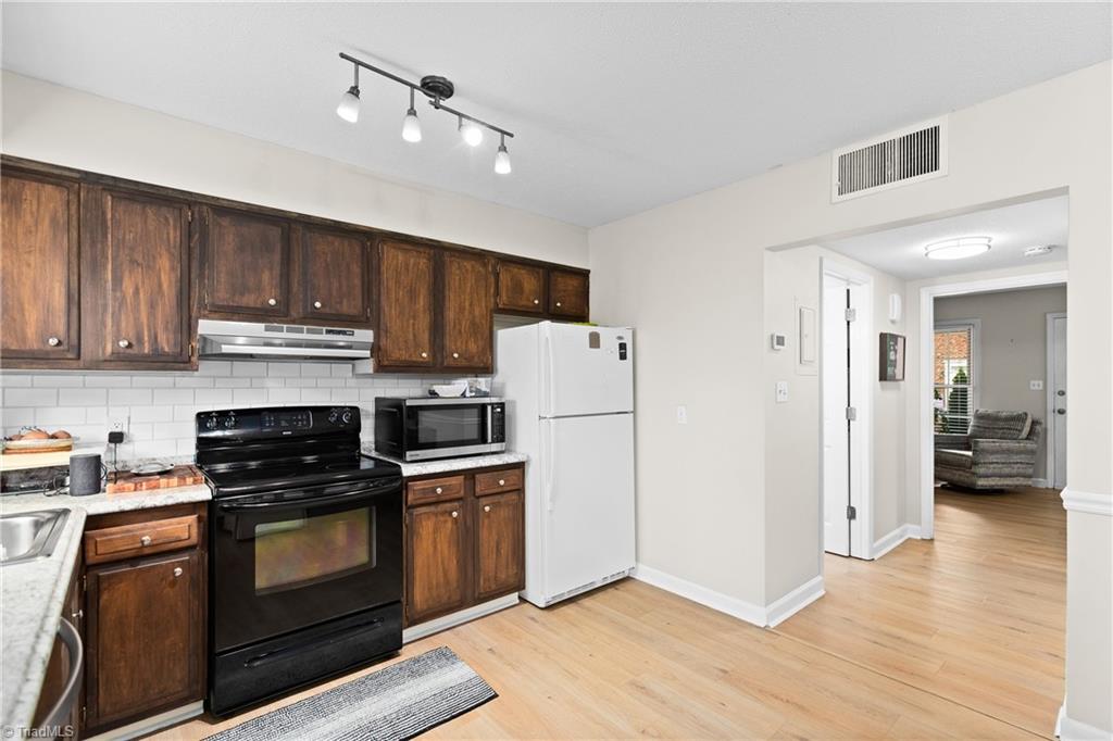 1007 Robinhood Road, Unit C High Point, NC 27262 - Photo 15 of 26