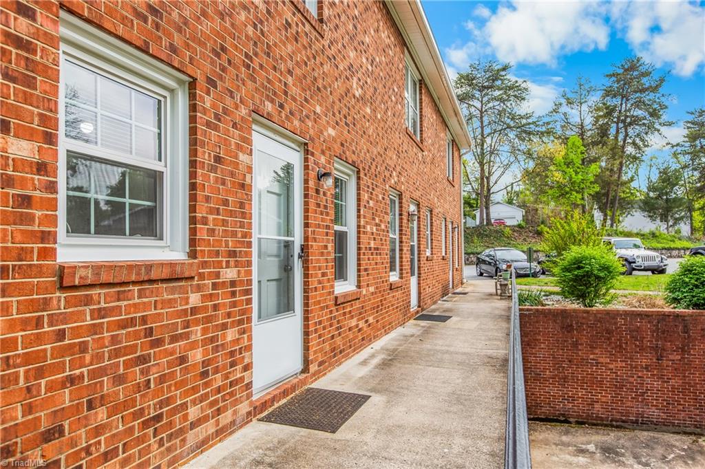 1007 Robinhood Road, Unit C High Point, NC 27262 - Photo 25 of 26