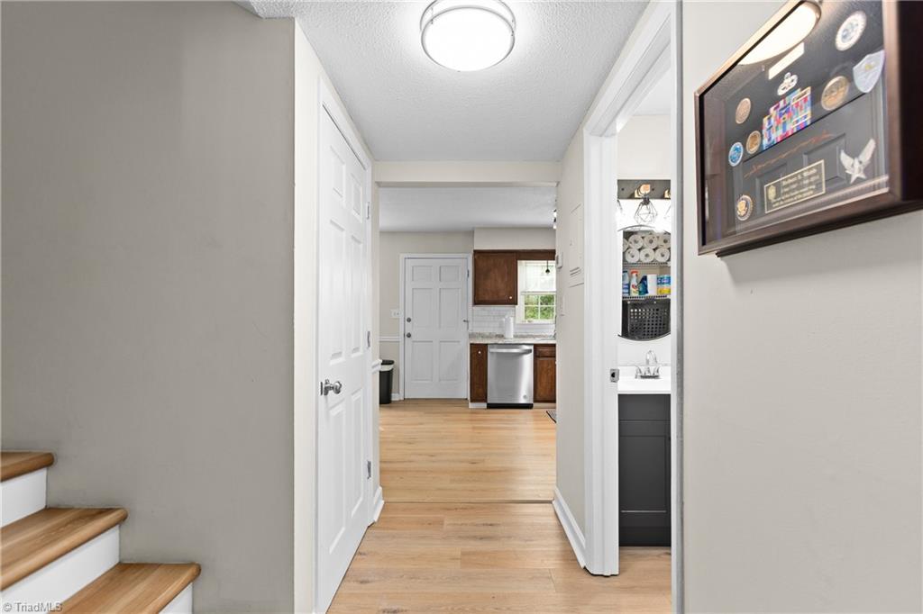 1007 Robinhood Road, Unit C High Point, NC 27262 - Photo 8 of 26