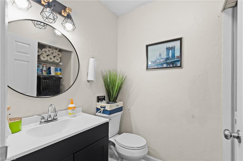 1007 Robinhood Road, Unit C High Point, NC 27262 - Photo 9 of 26