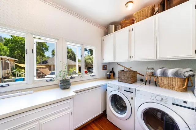 a view of kitchen with washer and dryer