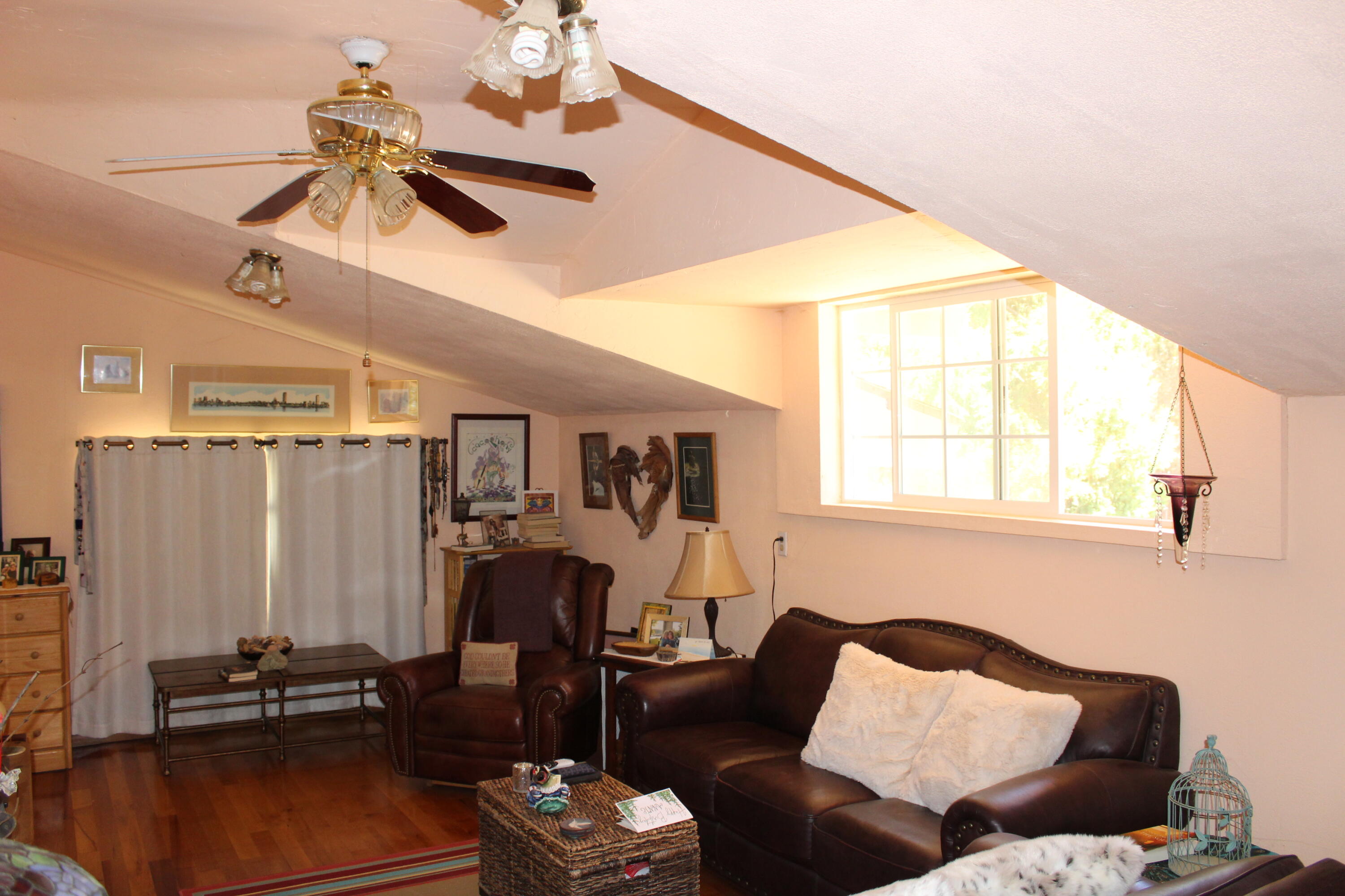 3961 Red Rock Road Garberville, CA 95542 - Photo 15 of 45 Upstairs