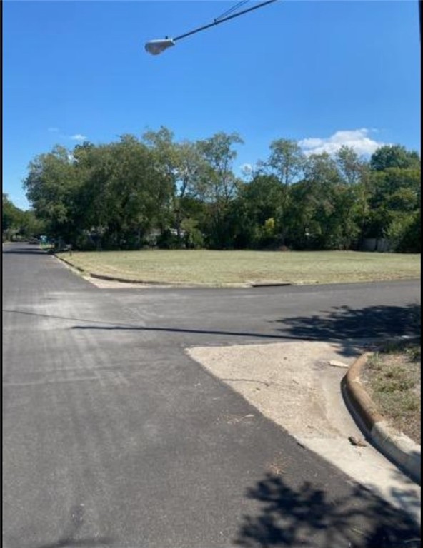 945 Holt Avenue Waco, TX 76706 - Photo 3 of 8