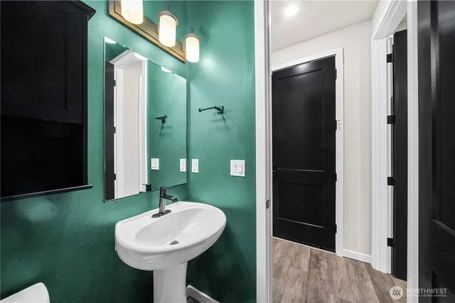 $879,950 | 33260 Glacier Avenue Southeast, Black Diamond, WA 98010