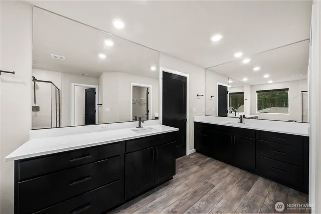 $879,950 | 33260 Glacier Avenue Southeast, Black Diamond, WA 98010