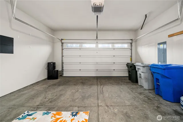 $879,950 | 33260 Glacier Avenue Southeast, Black Diamond, WA 98010