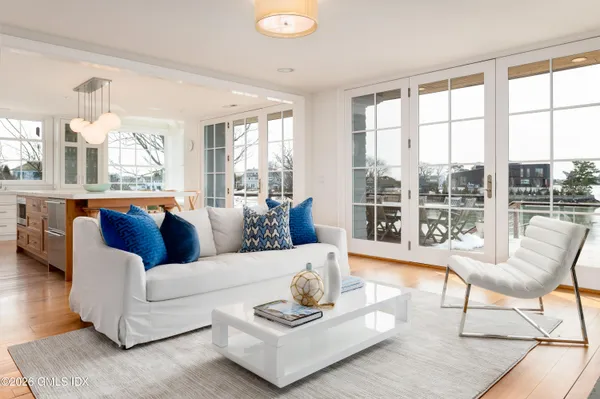 $9,950,000 | 189 Shore Road, Old Greenwich, CT 06870