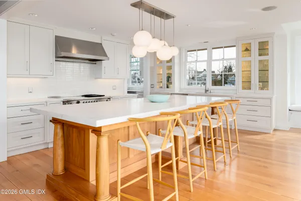 $9,950,000 | 189 Shore Road, Old Greenwich, CT 06870