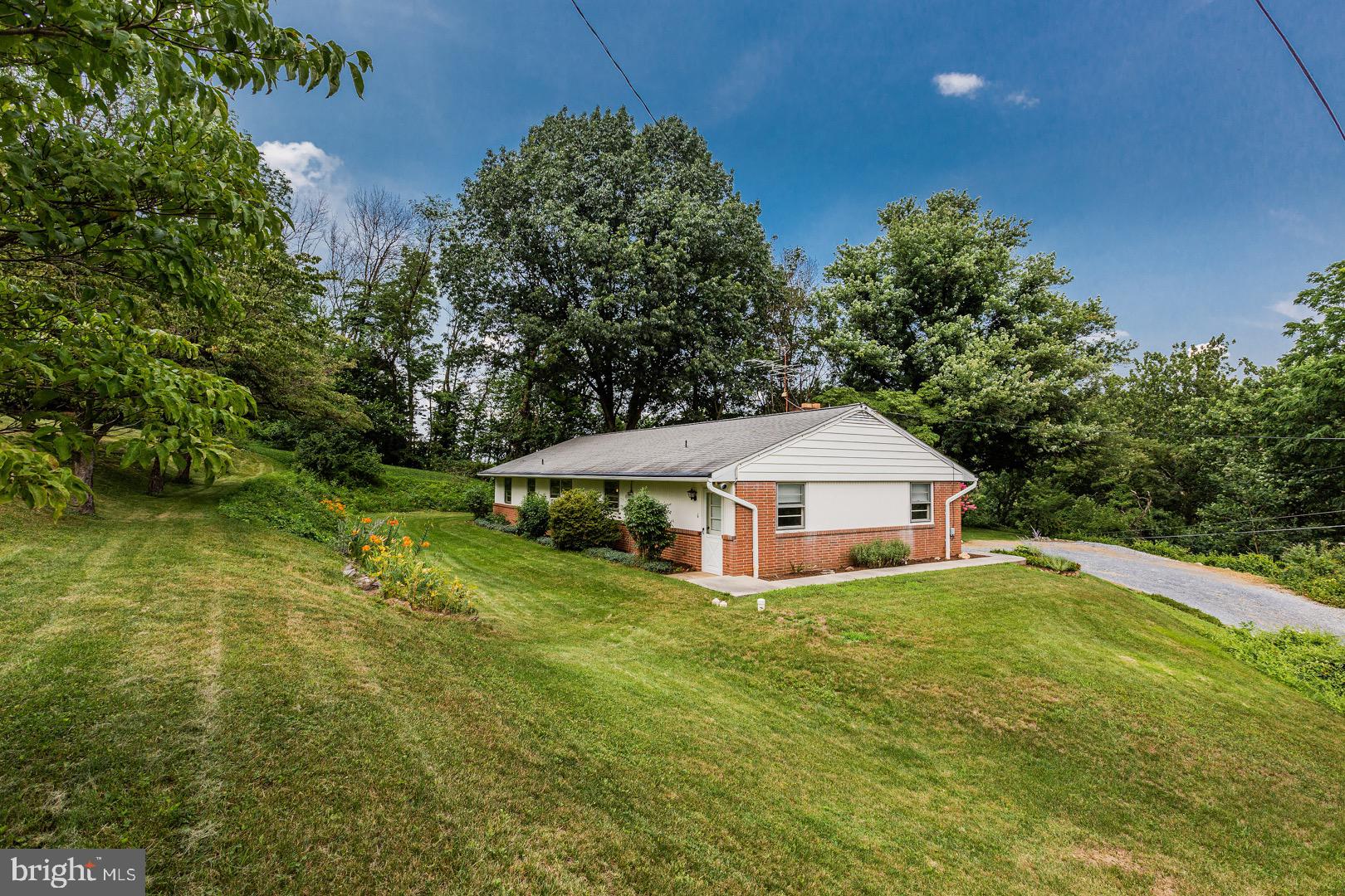 51 South Heck Road Lititz, PA 17543 - Photo 5 of 52