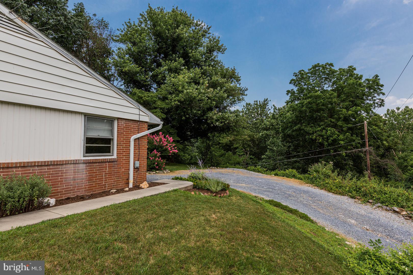 51 South Heck Road Lititz, PA 17543 - Photo 6 of 52