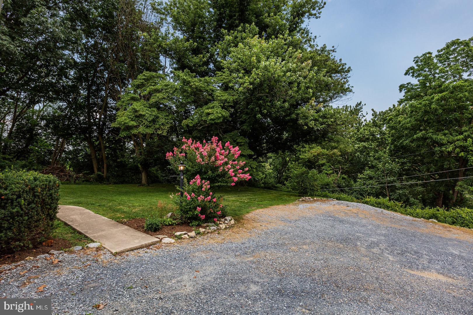 51 South Heck Road Lititz, PA 17543 - Photo 7 of 52