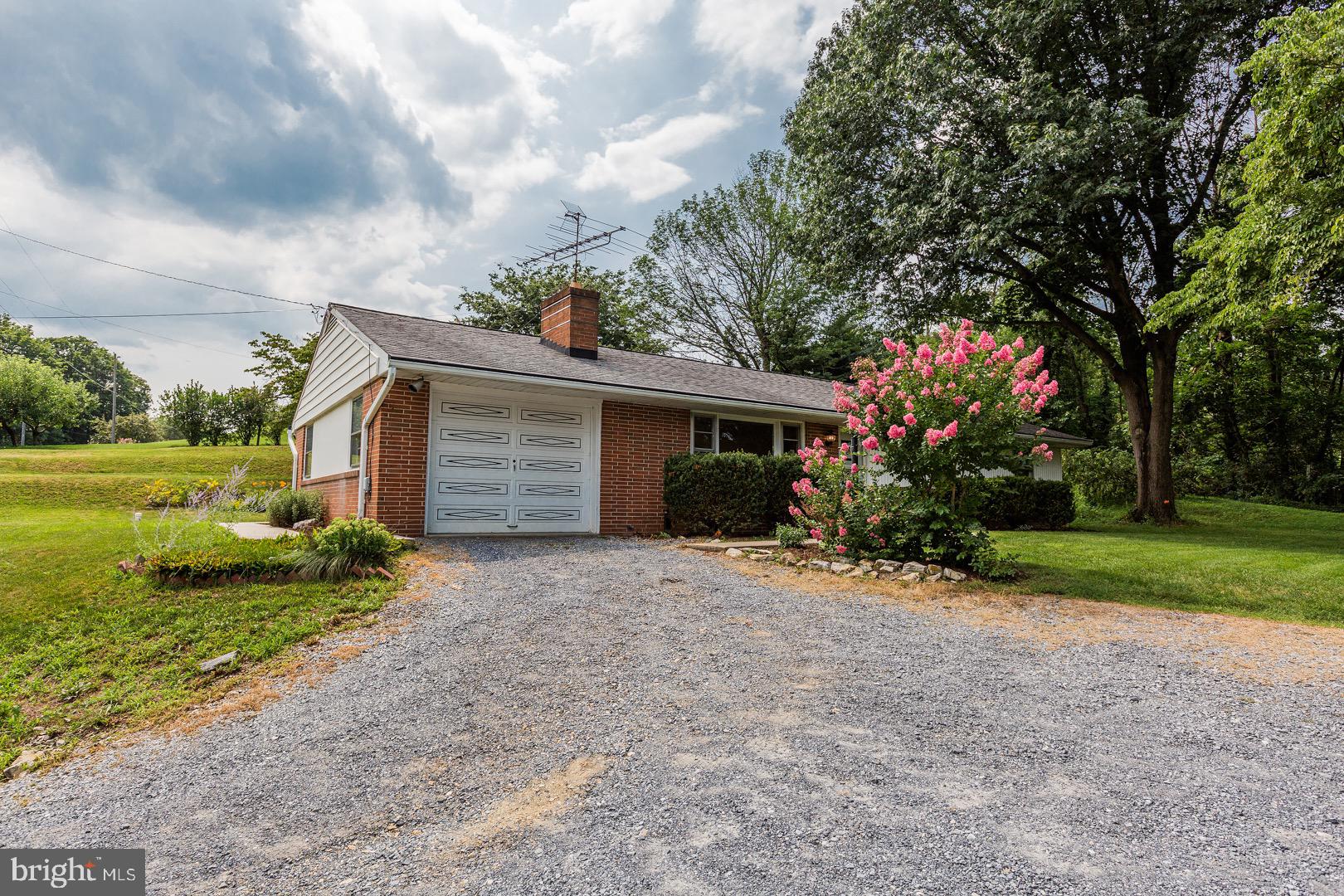 51 South Heck Road Lititz, PA 17543 - Photo 9 of 52
