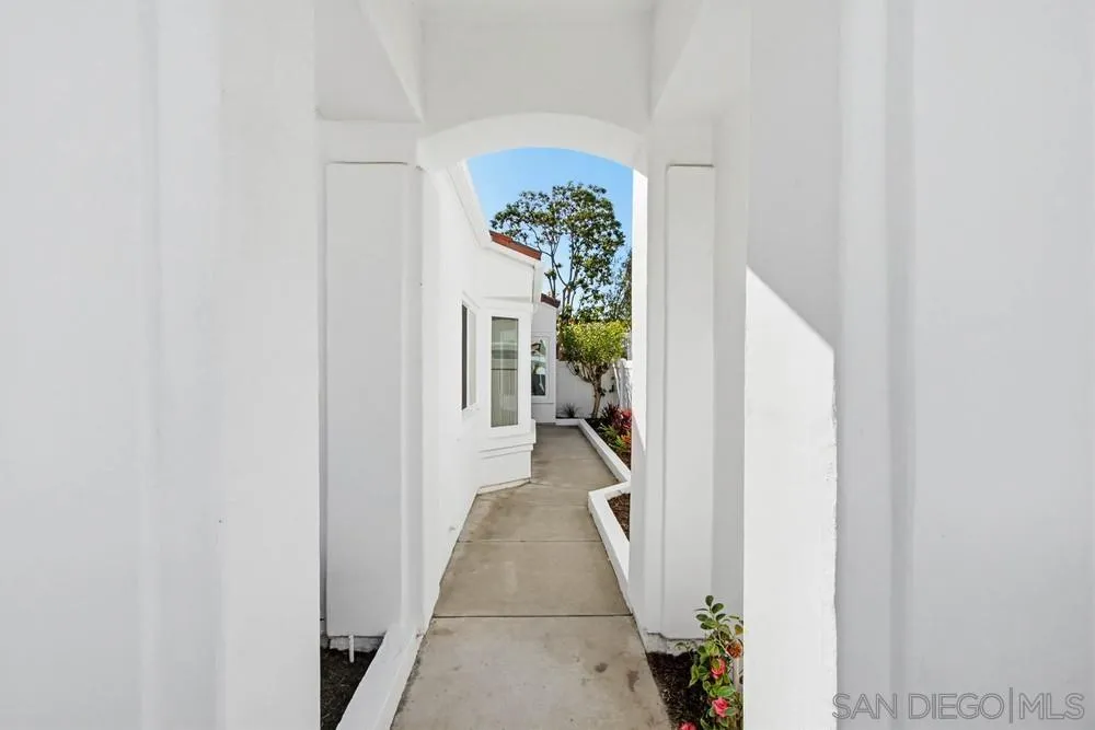 4959 Lamia Way Oceanside, CA 92056 - Photo 5 of 63