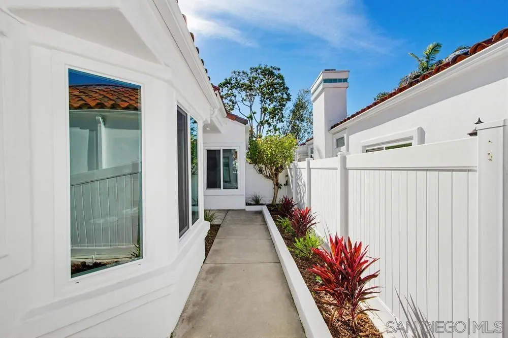 4959 Lamia Way Oceanside, CA 92056 - Photo 6 of 63