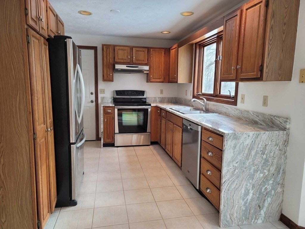 23 Tattan Farm Road Worcester, MA 01605 - Photo 7 of 26