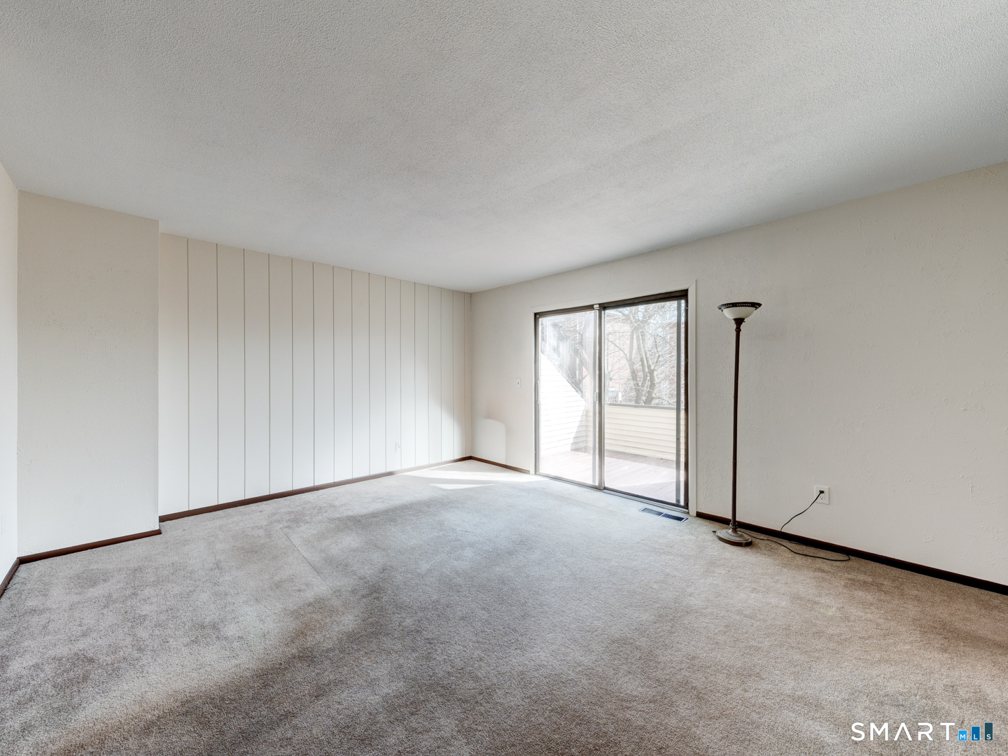 285 Queen Street, Unit 1C Southington, CT 06489 - Photo 11 of 33 a view of an empty room with a window