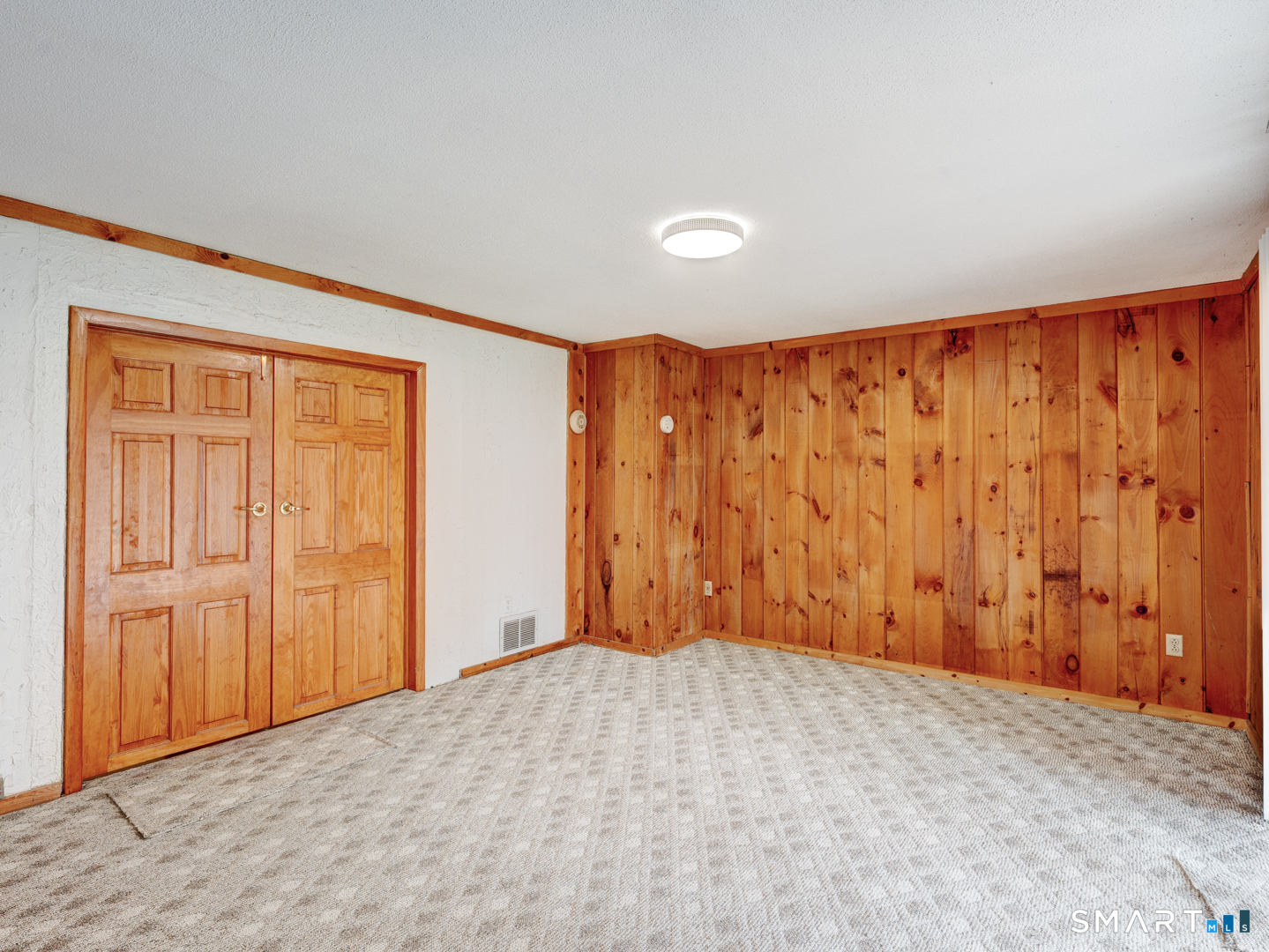 285 Queen Street, Unit 1C Southington, CT 06489 - Photo 22 of 33 a view of an empty room with a window