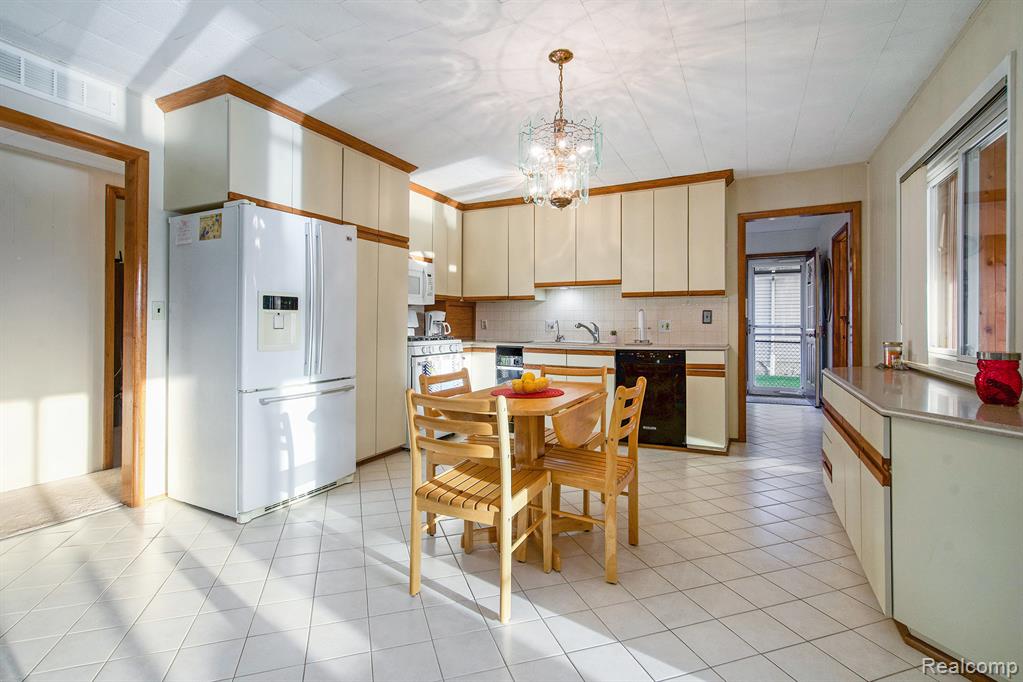 11109 Wynns Road Pinckney, MI 48169 - Photo 12 of 36 Gallery Image 12