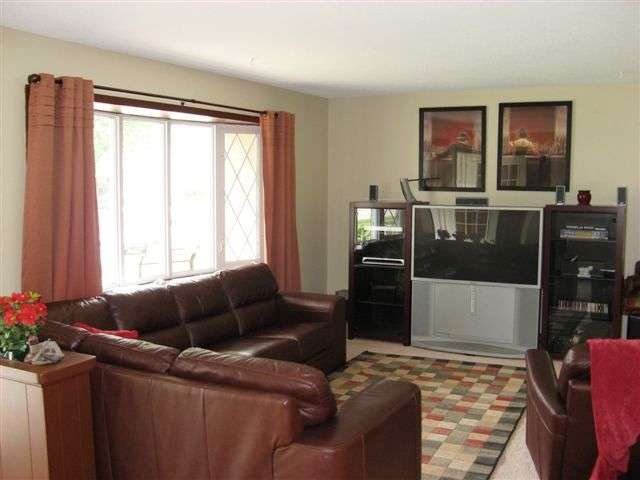 419 Westerfield Road Davenport, IA 52806 - Photo 2 of 9 Gallery Image 2