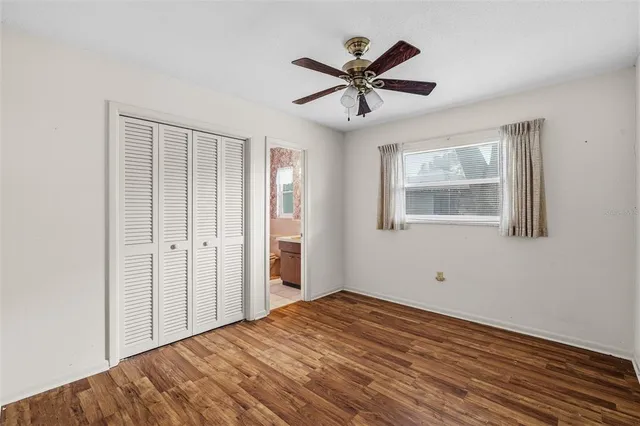 a view of a livingroom with a ceiling fan